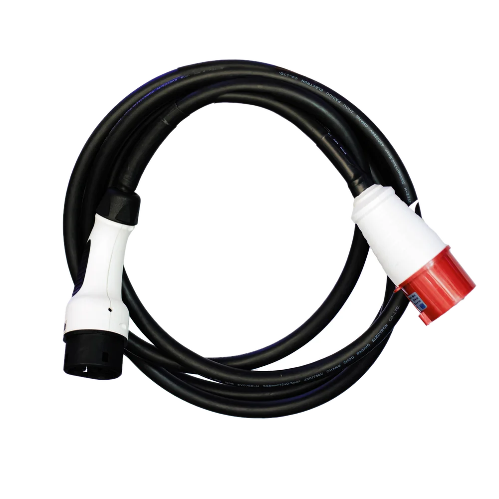 Carregador portátil Pacto Mobility com conector Tipo 2 e plugue industrial, cabo enrolado