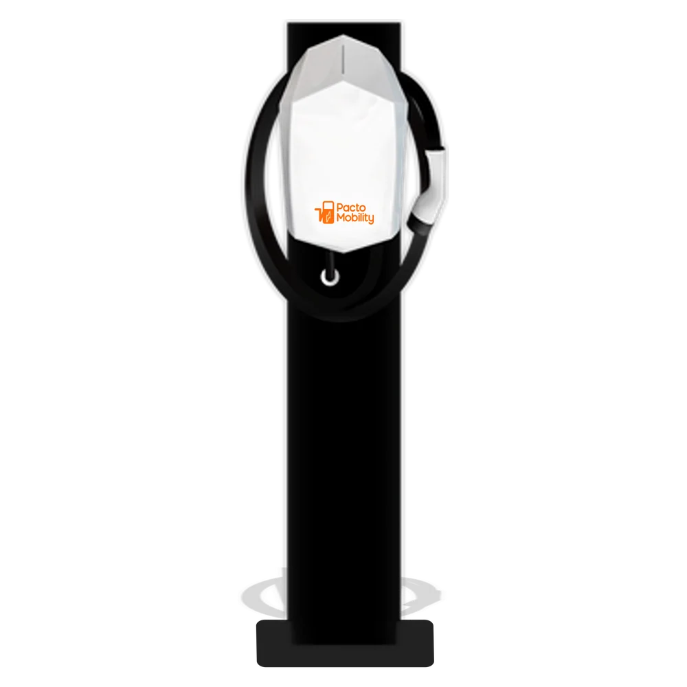 Wallbox AC Pacto Mobility instalado em pedestal, com cabo Tipo 2 enrolado